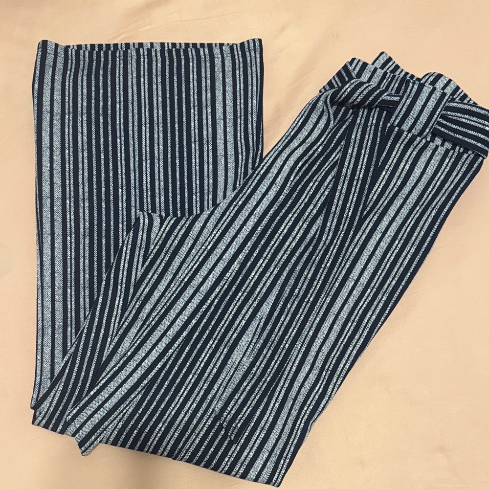 No Boundaries Women's Black and Gray Striped Pants
